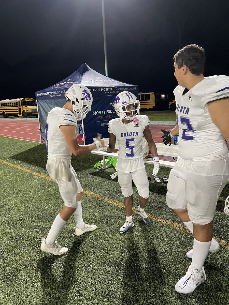 duluth_wildcats's tweet photo. 4th TD pass of the night for @_davidjamieson to @JRW1_  and the lead is 35-0 after a Missed XP. 36 yards for the score with 2:51 left in the 3rd quarter.  @scoreatlanta @GDPsports @gdp_football @DuluthFB https://t.co/eYDt4QLgGh
