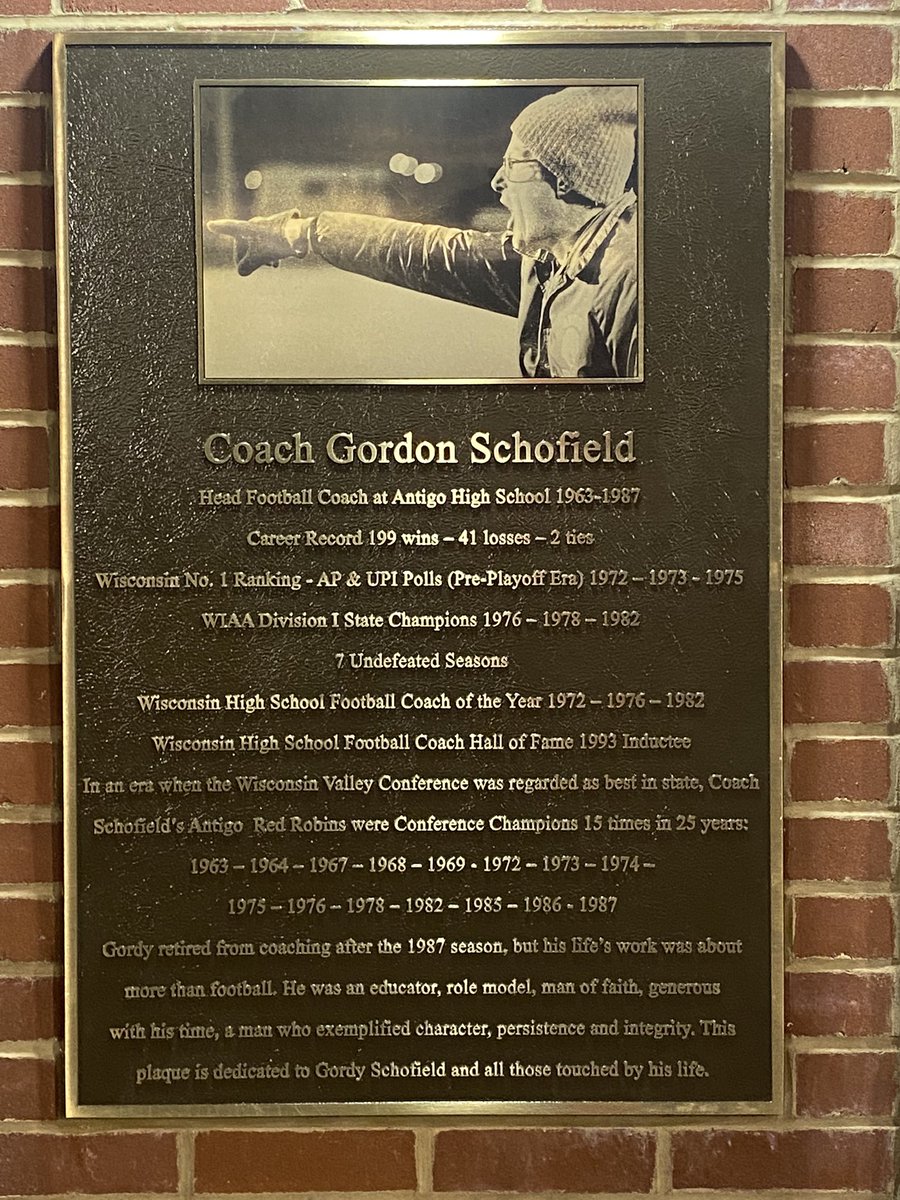swalbeck's tweet photo. Things not going the Robins way tonight, trailing 34-6 to WittBirn at halftime, but it’s still a special night as the Gordie Schofield memorial is unveiled. https://t.co/rSf6UvJPPE
