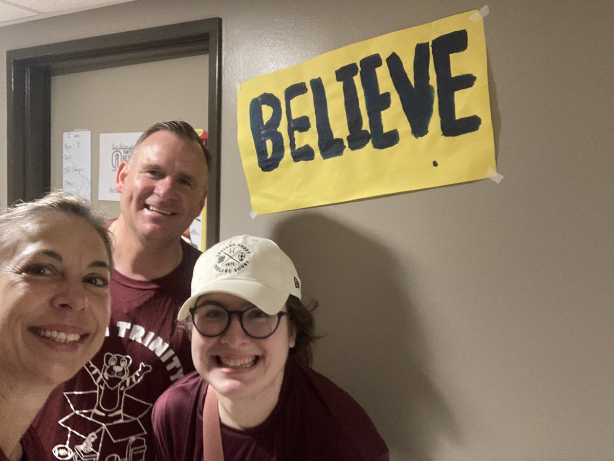 angelabreiden's tweet photo. Loved being a part of moving in our first year students @Trinity_U today - phenomenal reminder of what it is all about - students! Families! And a community coming together to welcome them - peers, staff, faculty, @TrinityUAlumni & more. Incl @TrinityU_EdDept! #TigerPride https://t.co/zpAJY8WgcU