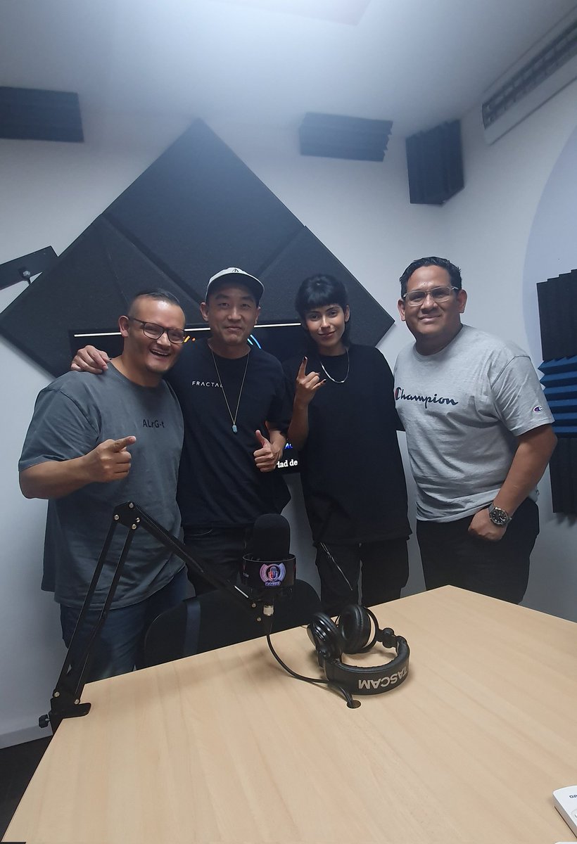 ElectronicaPma's tweet photo. Esta noche dos invitados en Dance Floor. Primero #gerardrmusic y luego #sara. Gracias por venir esta noche a @radioanconpa junto a @rossomusik y @CamiloDjPanama. 🙏🏻🖤🔥 #music #podcast #panama https://t.co/B67b5LnTiV
