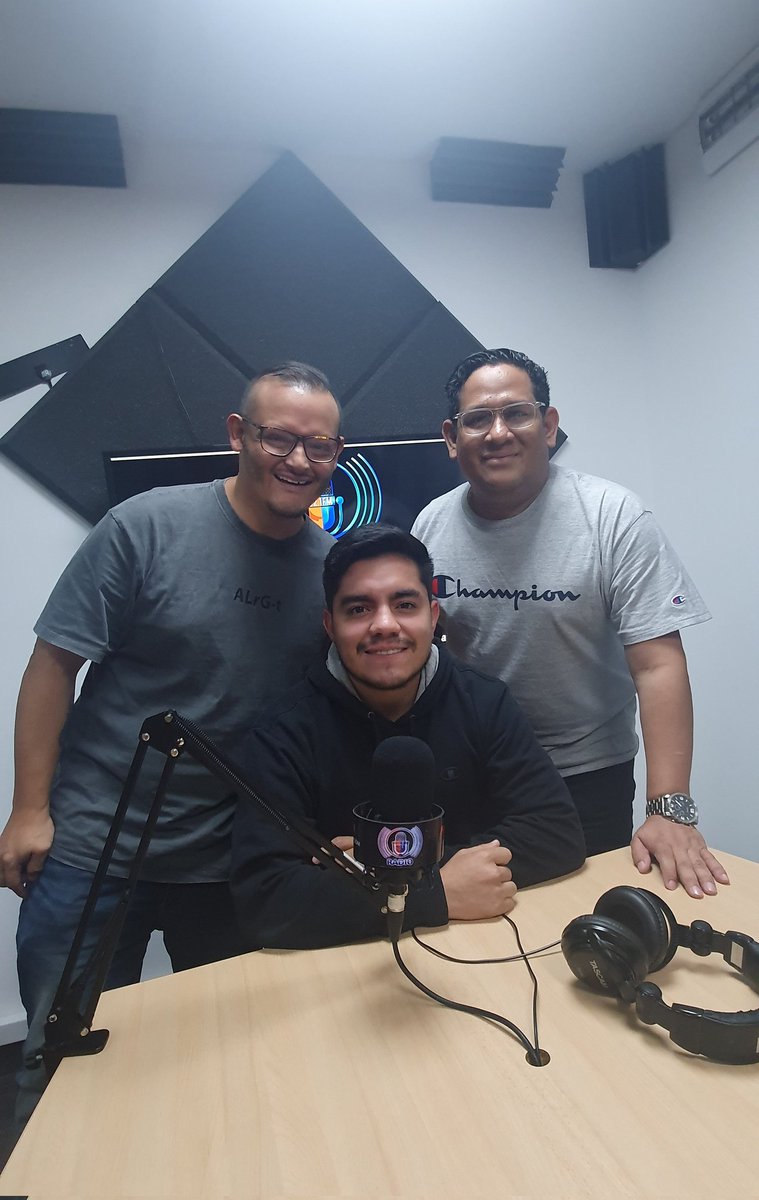 ElectronicaPma's tweet photo. Esta noche dos invitados en Dance Floor. Primero #gerardrmusic y luego #sara. Gracias por venir esta noche a @radioanconpa junto a @rossomusik y @CamiloDjPanama. 🙏🏻🖤🔥 #music #podcast #panama https://t.co/B67b5LnTiV