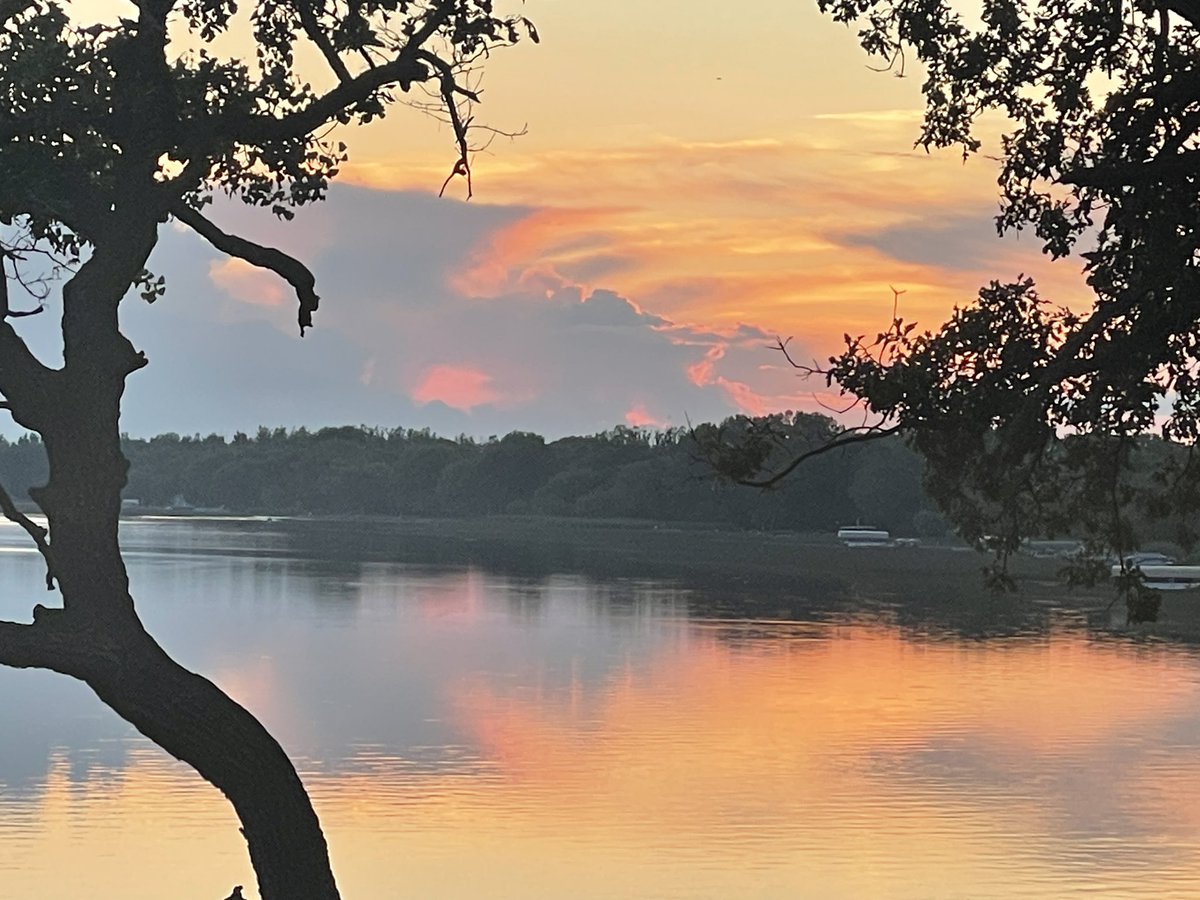pearllakemn's tweet photo. Summer fades.
#Pearllake 
#sunset
#Minnesotalakes https://t.co/5YbG6V2EQp