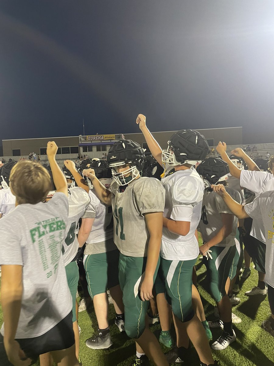 FootballFlyers's tweet photo. Thank you @EurekaFootball for hosting us tonight. Good luck to @HazEastFB @MarquetteFootbl and @DubGFB this year https://t.co/ls05lTxw7q