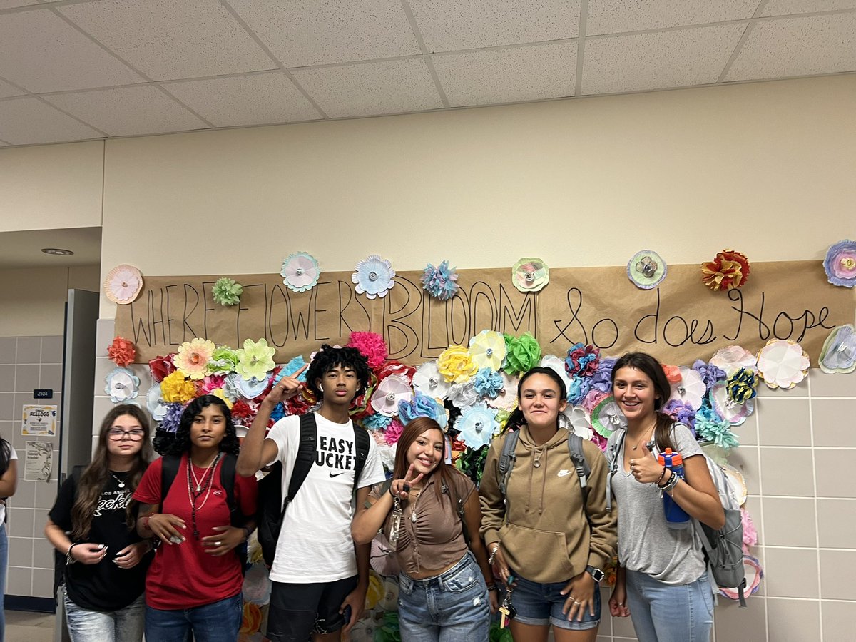 Our floral design class did an awesome job completing our mural! It’s going to be an awesome year! 🌸🌼