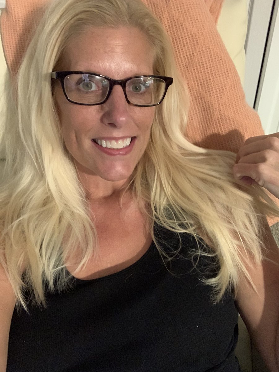 aeipers's tweet image. Friday night chillin, binge watching The Good Wife 😏