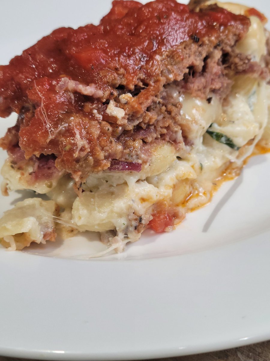 Cipher4986's tweet image. Omg what a delicious stream! Tiramisu eggrolls and Italian meatloaf stuffed with Mac and cheese!

Twitch.tv/cheftommy4986