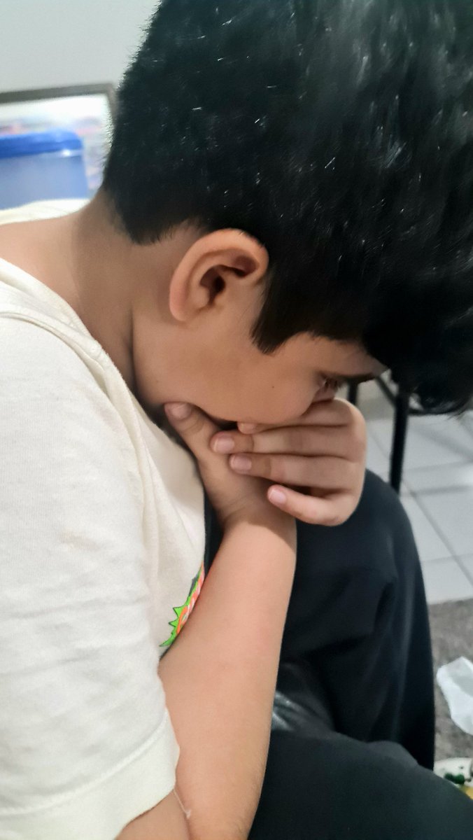 Princesskaly's tweet photo. Alvarito me acaba de preguntar si la Ouija es como el Internet, que te comunicas con conocidos o con alguien random #cosasdecentenial 😂 https://t.co/gesrtO8GmT