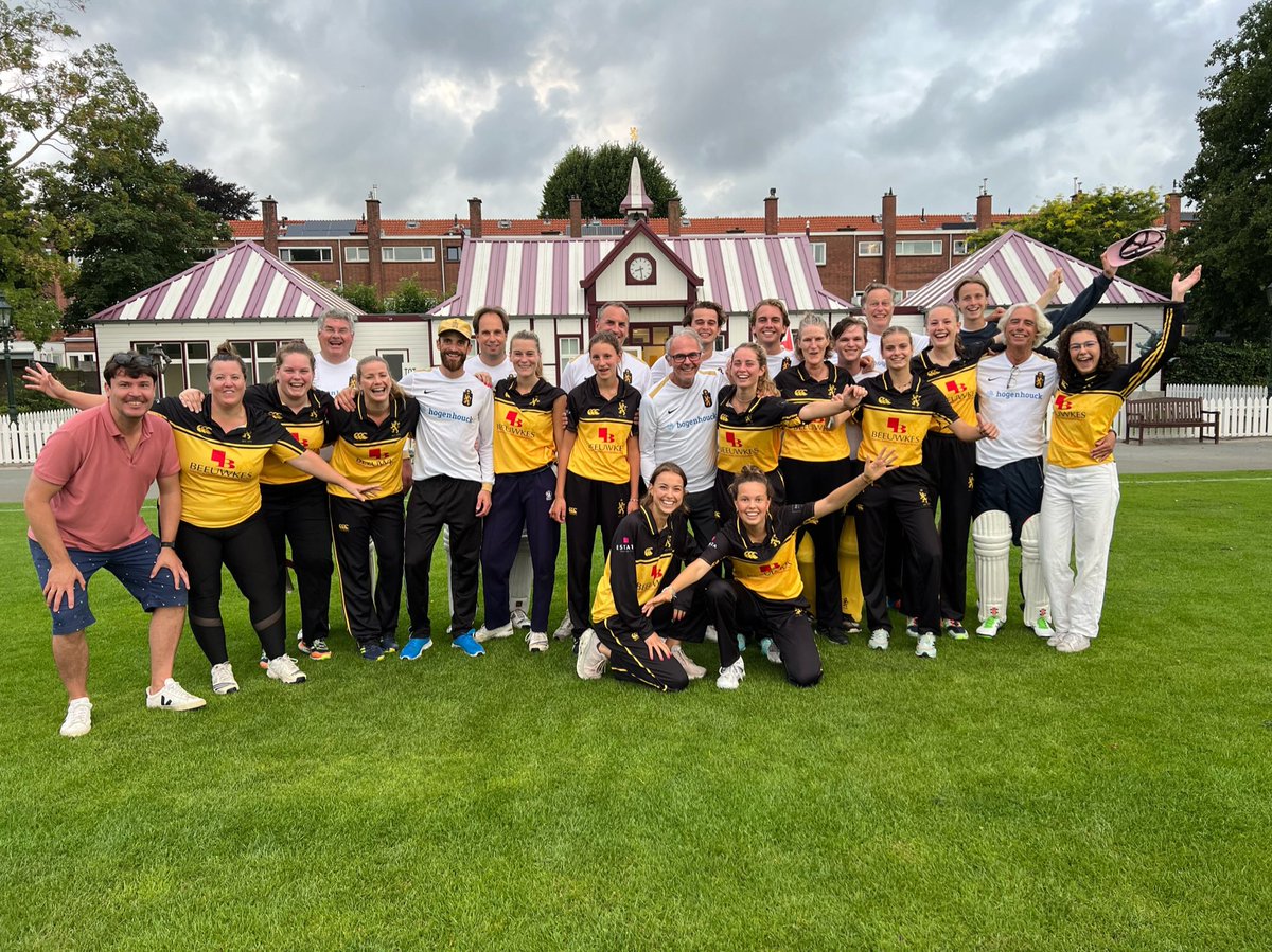 👑🦁🐯🏏 HCC dames winnen van de HCC heren. En dan te bedenken dat we geeneens een damesteam hebben!! Wat een topteam, vol met (jeugd)internationals!!💛🖤
