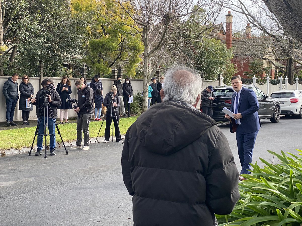 woledgehatt's tweet photo. 11 Kasouka Road Camberwell 
O’Donoghue/Earle #JellisCraig 
Quoting $4.4-4.6m
Opening $4.3m
On market $4.525m
Bidders 3
Sold $4.545m

#woledgehatt #propertynews #melbRE https://t.co/kJ8gGSezti