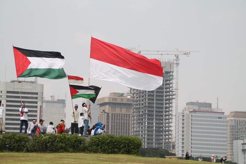 pbi_es's tweet photo. El país de Indonesia apoya a Palestina 🇮🇩🇵🇸✌🏻
Gracias #indonesia
#solidarid
#palestinalibre https://t.co/PtahyJSXJX