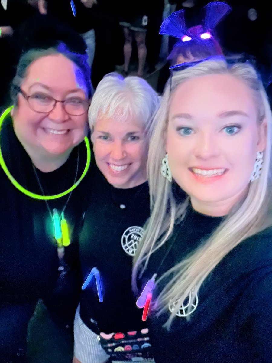 MVES_Jordan's tweet photo. #Convocation2022 #thelakeisrising @mendezMVES @PattersonMVES @HeathMcDonough_ https://t.co/kbKP5eXhHE