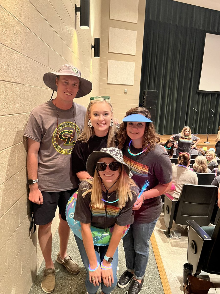 MVES_Jordan's tweet photo. #Convocation2022 #thelakeisrising @mendezMVES @PattersonMVES @HeathMcDonough_ https://t.co/kbKP5eXhHE