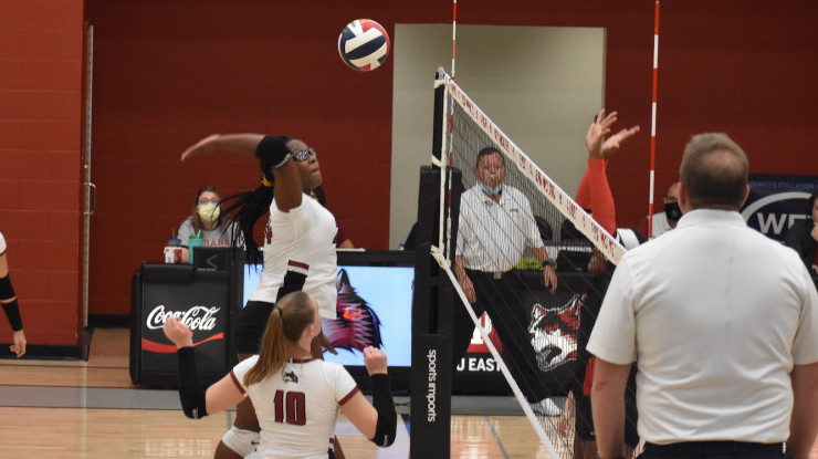 iueredwolves's tweet photo. Women's Volleyball Sweeps Day 1 of Onset Invitational
 - https://t.co/7p6ZcbC2De https://t.co/bVURi7fG4g