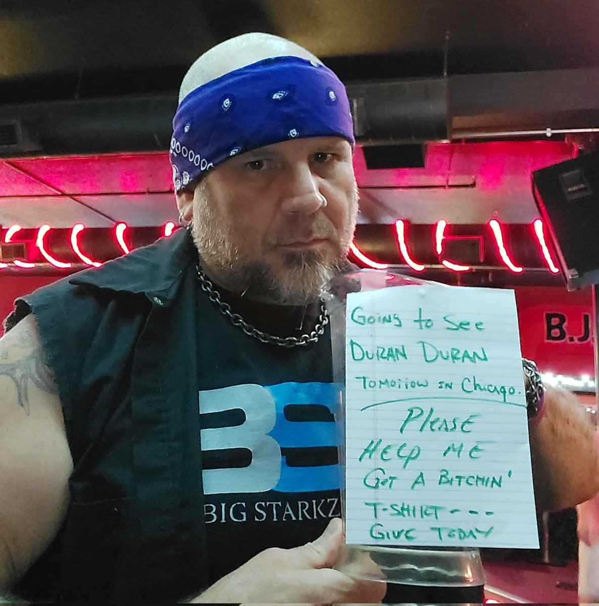 COwsley33's tweet photo. #doorguy @DeadwoodIC #goodtimes
$3 #domesticbottles
$3.75 #fancybeers & @stoli
#beers #pinball #pool
#darts #jukebox
#photobooth #PowerPutt #BloodyMarys #WhiskeySours #shots
#BensJizz #PussyJuice tip me so I can get a @duranduran shirt&buy @Arbys tomorrow in #Chicago https://t.co/PQ8k1RzAJo