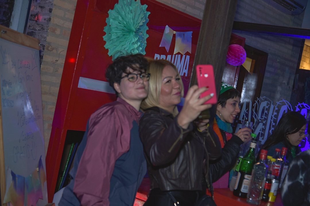 TEDICpy's tweet photo. ¡Estamos con todo en la gran fiesta #HackerFem! Nos encanta poder festejar el conocernos y ocupar cada vez más espacios con la #Tecnología 🤩🥳

¡Mañana continuamos con talleres, charlas y la feria. No te lo pierdas! 👩‍💻 https://t.co/aKZcUDy6Uw