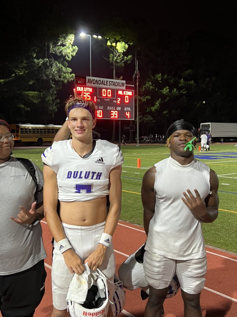 duluth_wildcats's tweet photo. @_davidjamieson 10/18 205 yds 4 TDs. 4 rush 50 yds 1TD. Led the offensive output.  @RTB_Rb29 7 car 86 yds on the ground. @tavionjacksonc 5-120 2TDs rec. @milleranthony11 1-41 yd TD rec. @JRW1_ 2-33 yds 1TD. Rec.   On Defense @DeMarco1x 12 TTL 1 PBU. 2 TFL led the shutout https://t.co/bJpC2ERRtj