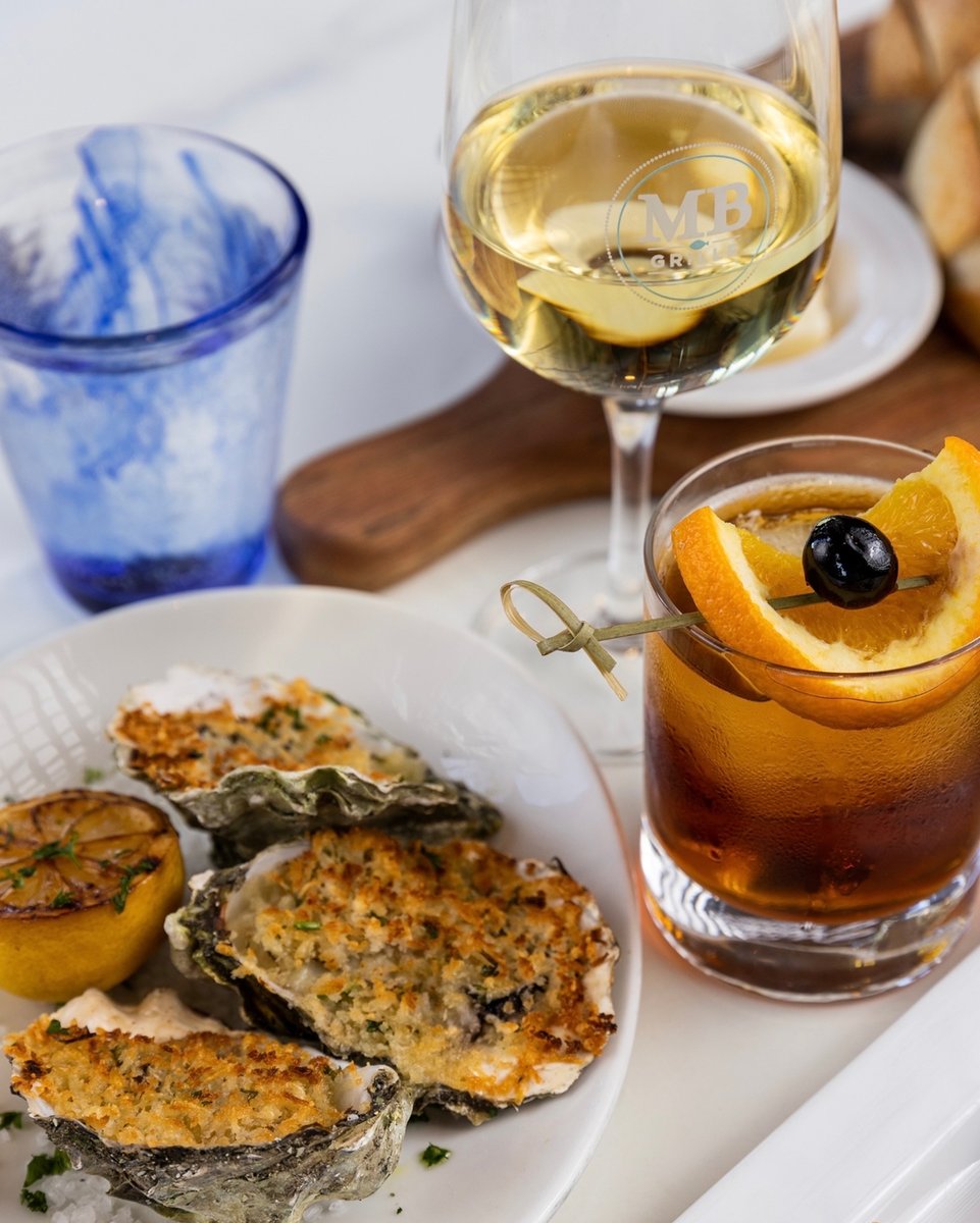 MarketBroiler's tweet photo. 🍽 Our idea of the perfect FRIDAY! Start with a handcrafted cocktail or a glass of wine, then discover our delicious appetizers &amp; entrees, then end with a housemade dessert! Reservations for this weekend are now available! #MarketBroiler https://t.co/q6UrE0xh7R