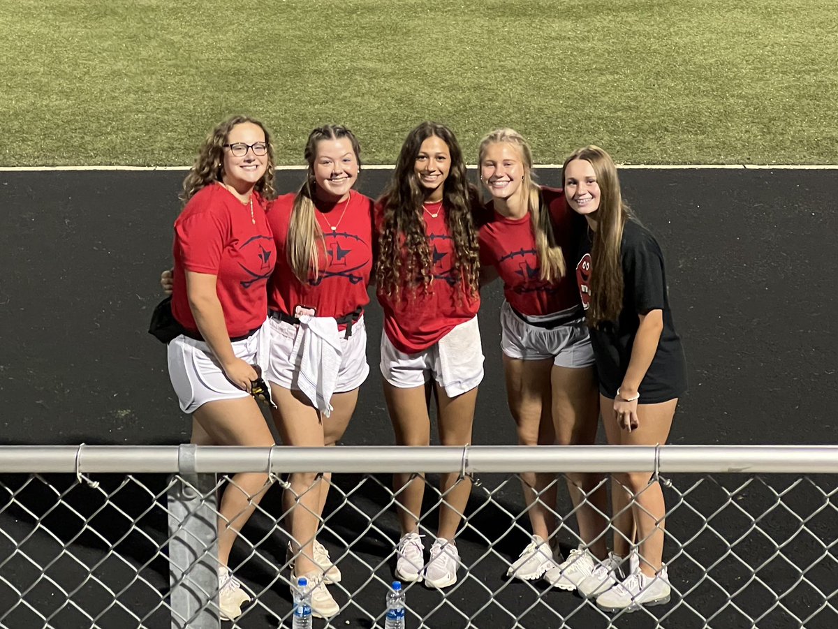 Friday Night Lights with my girls! <a href="/YetteFootball/">Lafayette Football</a> @GeneralsSb <a href="/madisonj1007/">madison johnson</a> <a href="/clairecronan1/">claire cronan</a> <a href="/leah_holland9/">leah holland</a> <a href="/tinleyy2/">Tinley Easton</a>