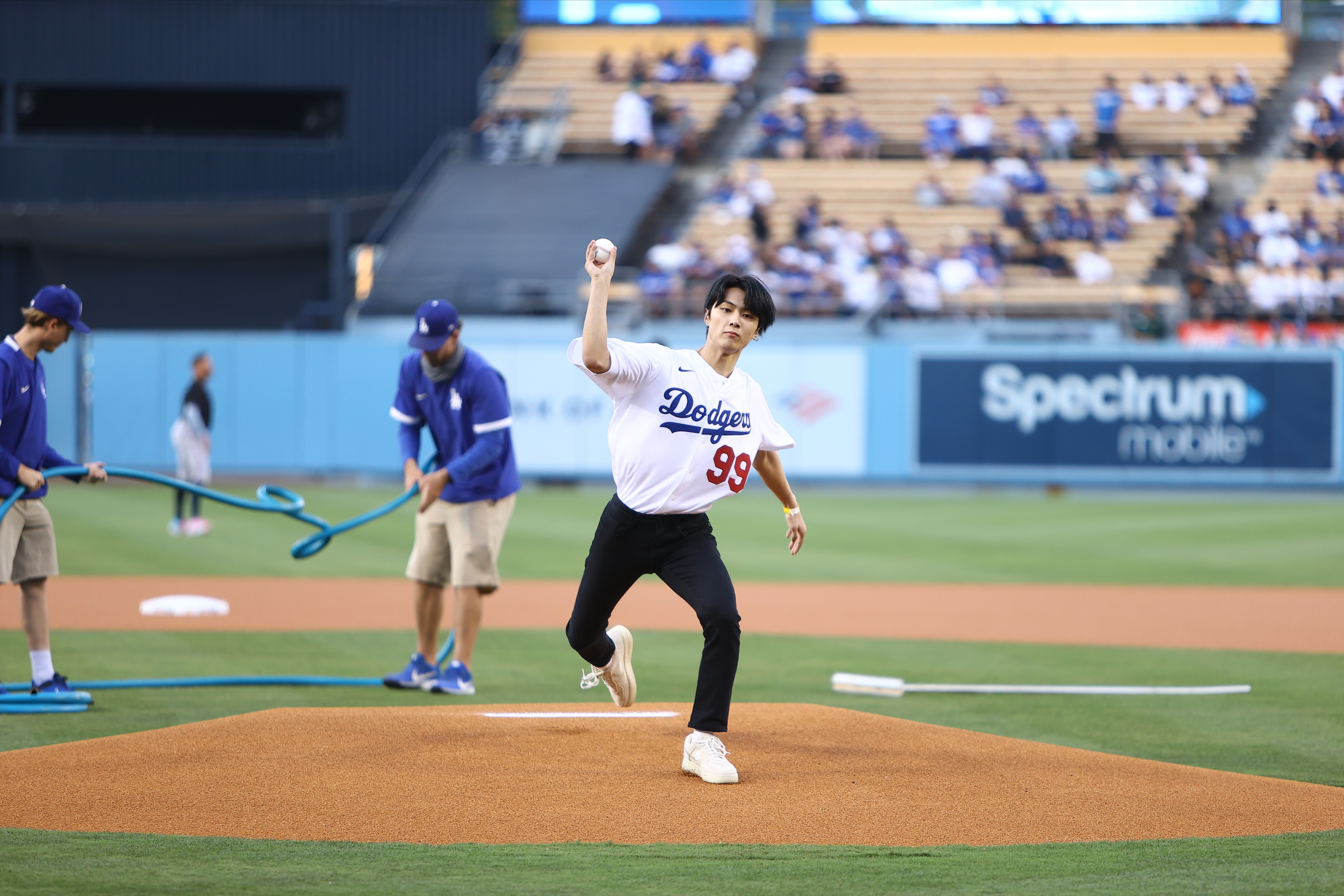 enhypen dodgers jersey