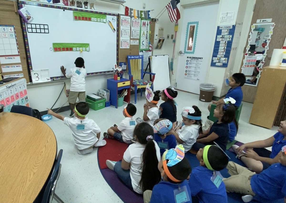 mariaxmtz1's tweet photo. Student lead learning, math centers &amp; PA’s! @MathReymundo @LomaParkES https://t.co/pAQAtfmqLW