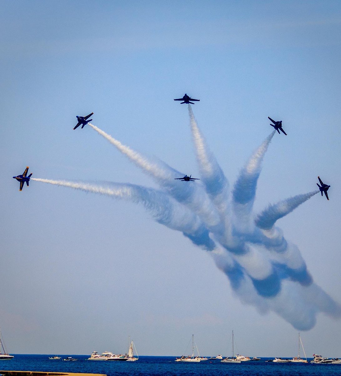 levkaytsner's tweet photo. @BlueAngels @USNavy #Chicago @Art_of_Chi @ChooseChicago #photography #CHICAGOLAND #traveling #usatravel https://t.co/YvAubRMz0X