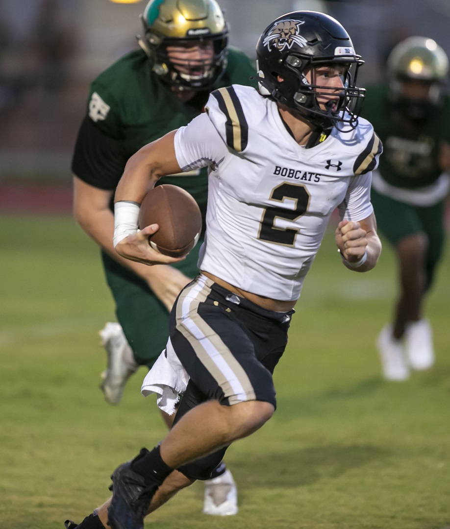 The Buchholz Bobcats (@BuchholzFB), led by UF commit QB @c_whit115, routed the Trinity Catholic Celtics in a preseason game in Ocala on Friday night. 📸: Alan Youngblood / Special to the Ocala Star-Banner gainesville.com/picture-galler…