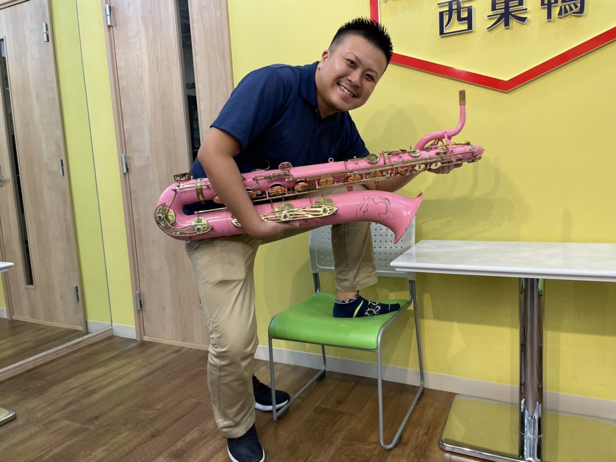 tontorokarubi's tweet image. 服部管楽器で働くことになった
［いだ］です！西巣鴨店にいる事が多いと思うので一緒に楽器について語り合いましょう！！
部署は営業なので皆さんの楽団や学校にお邪魔して楽器のお話やメンテナンス、出張修理をしたいです！！
いつでも召喚してください🧞‍♂️

セーラームーンについても語れます。