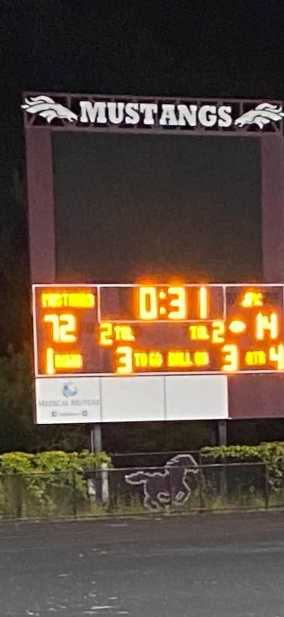 mhhs_track's tweet photo. One school one family! Great job @MHMustangsFB https://t.co/6A8sI3yjQb