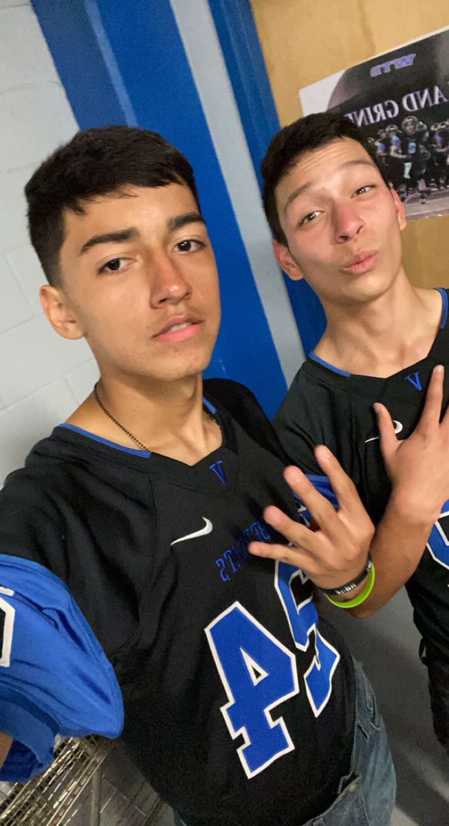 NoahLopez__8's tweet photo. MEET THE SABERCATS 6PM AUGUST 19
P.S. I'm the one on the right
#RobertVela @EdinburgVela @Vela_Football #football #NFL #Freshman #14yrs #number32 #Season #Winners #Grinding #Runningback #Touchdown https://t.co/lb7dwZmEL7