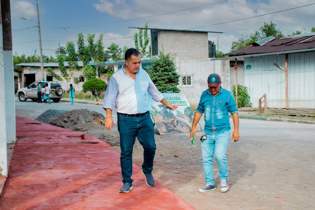 RodrigoMenaR's tweet photo. Recorrimos obras en San Pedro de Suma, junto al Presidente de la Junta Parroquial, Xavier Tapia, trabajamos en varios proyectos que van encaminados a la movilidad de nuestros mandantes, creando mejores condiciones de vida. 
#Cumplimos 
#AlcaldiaDeTerritorio https://t.co/UfEVHJrVNu