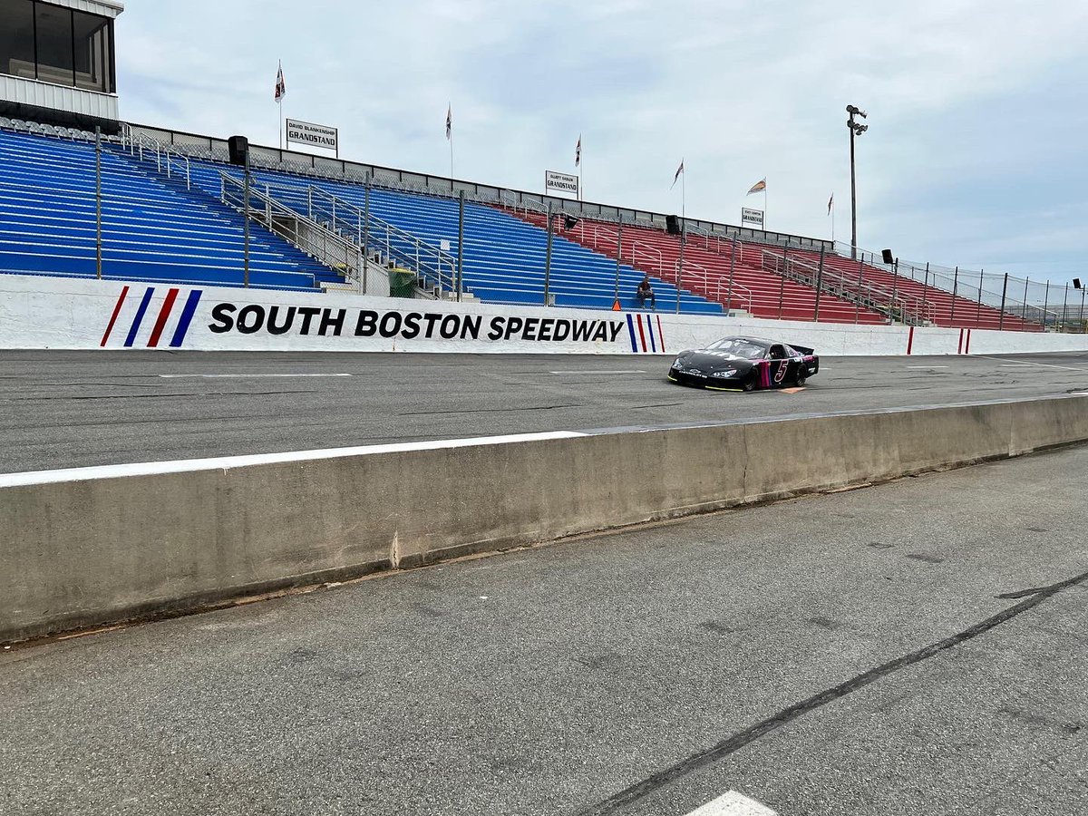 racerkvandyke15's tweet photo. That’s a wrap for @Jaiden_Reyna_ on practice, he did good for his first time at SoBo & is ready to race for the win(s) tomorrow night
#kresvandykeracing #kvr #dfd #teamkvr #naaws #nascar2022 #mytrackmyroots #shorttrackracing #jaidenreynaracing #ally #allyracing #sobospeedway65th https://t.co/CqzTzEFsLI