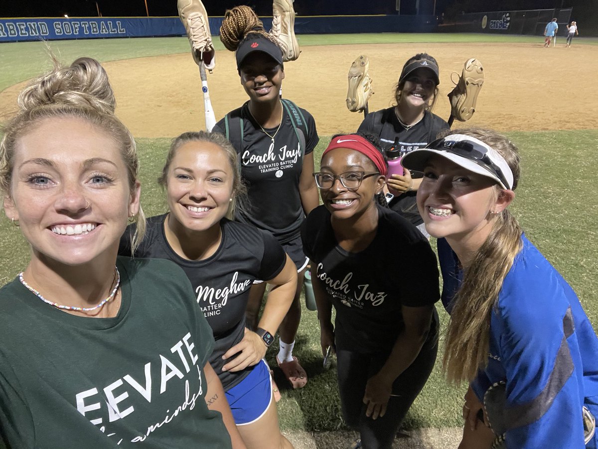 Always love getting to give back to the game🥰 Got to help teach catching &amp; hitting to some awesome little ladies tonight!! Seeing my Diamond girls is always a BONUS :)