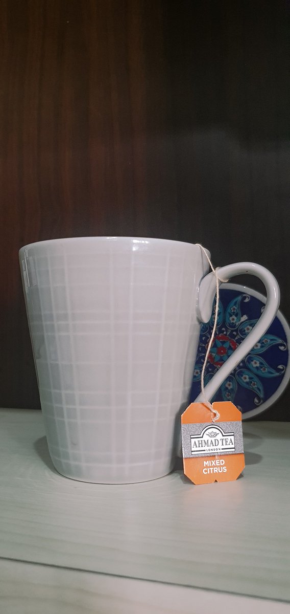 devysulaiman's tweet photo. Diri ini yg ngehindarin klo nyeduh teh panas sampe harus nyeduh pagi ini, saking dada berasa sesek. Haaaaaah moga ahmad tea pagi ini bisa sedikit ngeringanin apa yg terasa berat ya https://t.co/bhh7YrabBs