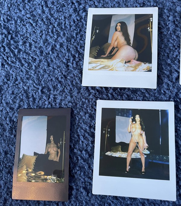 1 pic. who wants a Polaroid 👀 https://t.co/qescynflYR