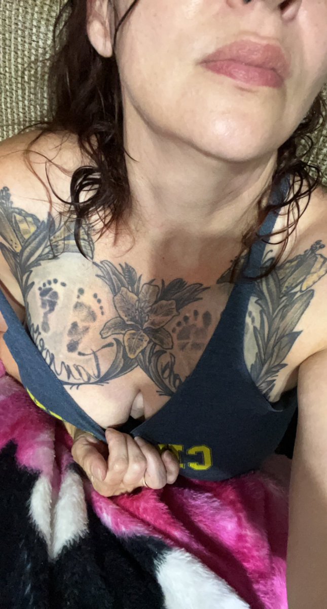 TattoosandSass's tweet photo. Only retweet if you want to annoy someone 

😈

If you see this just give me an emoji! 😘 https://t.co/R4PHgJsVBJ