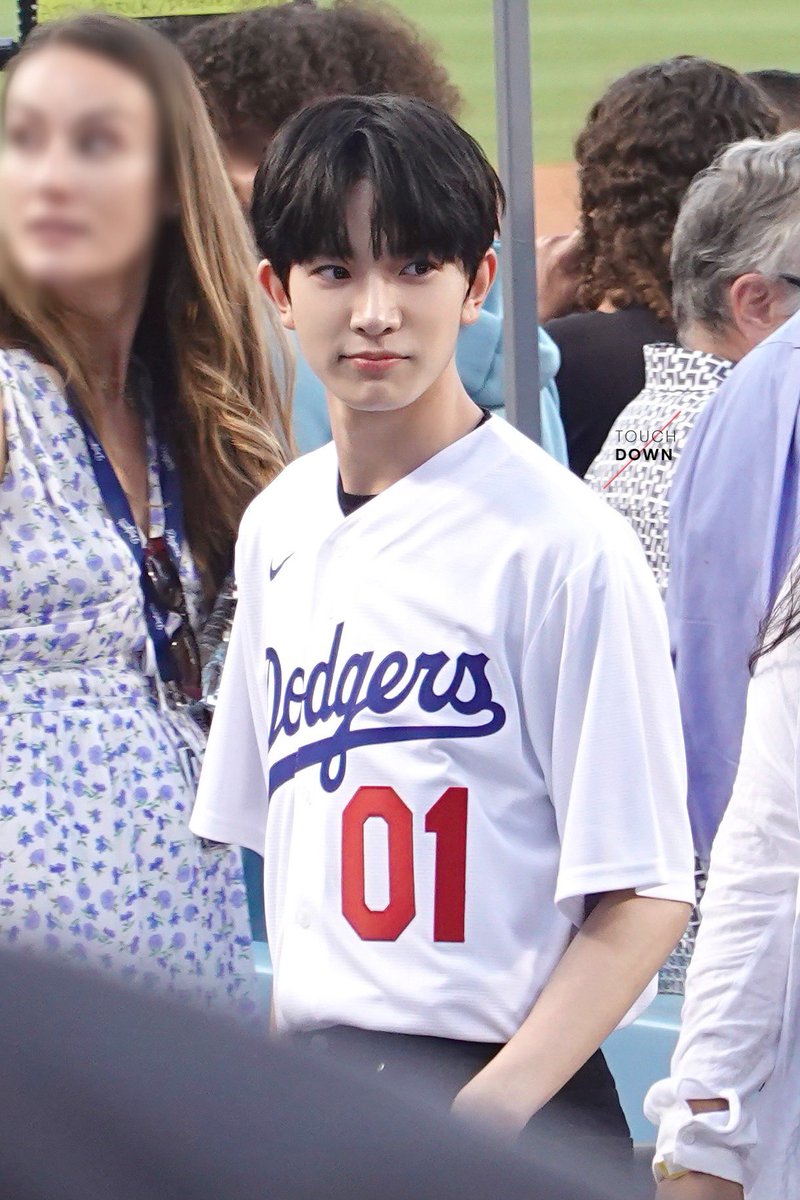 touch6down's tweet photo. 220819 First Pitch at Dodger📸️

#ENHYPEN #희승 #HEESEUNG https://t.co/S5LSMgs7Hb