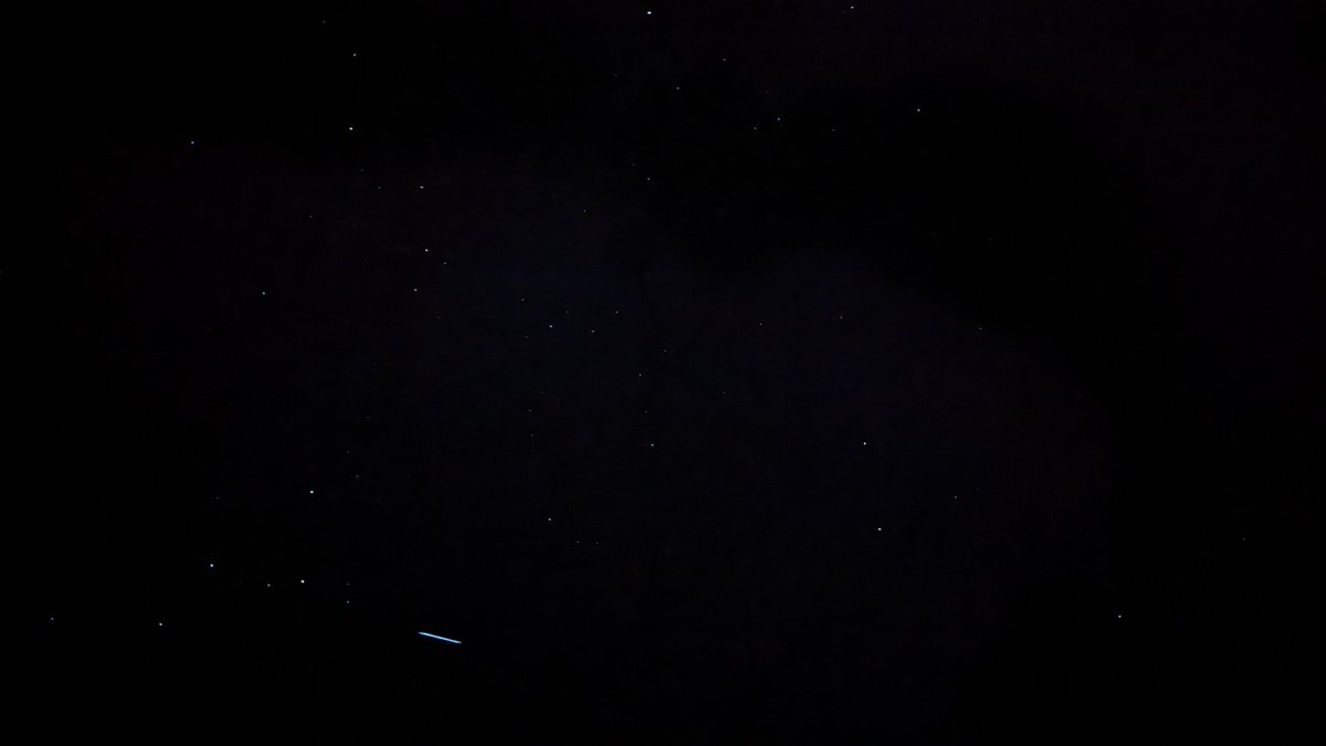 MuskokaMonster's tweet photo. Saw this quietly passing over head in Huntsville Ontario. Any ideas? Anyone? Definitely NOT starlink. https://t.co/ua1Nf1rjLS