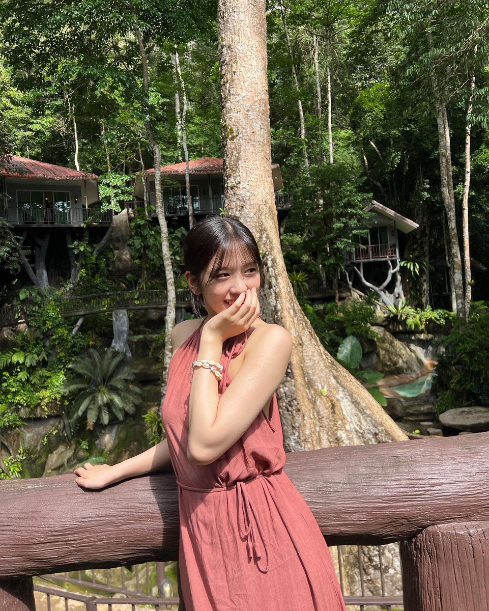 ivepics_'s tweet photo. yujin instagram update https://t.co/he64bPMJaM