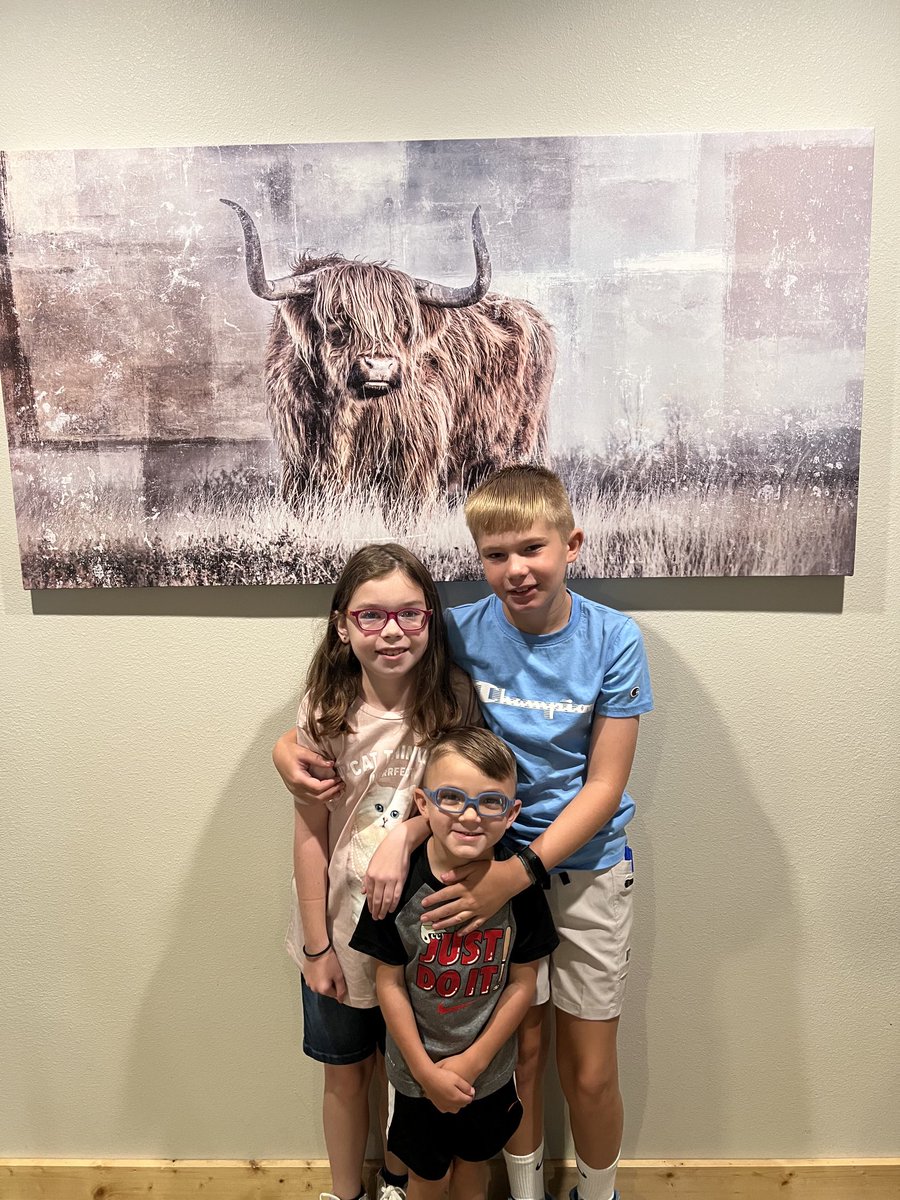 WalkerFarmFam1's tweet photo. First full week back in school. K5, 3rd, &amp; 5th #backtoschool #timeslowdown https://t.co/YtrLEOuNLM