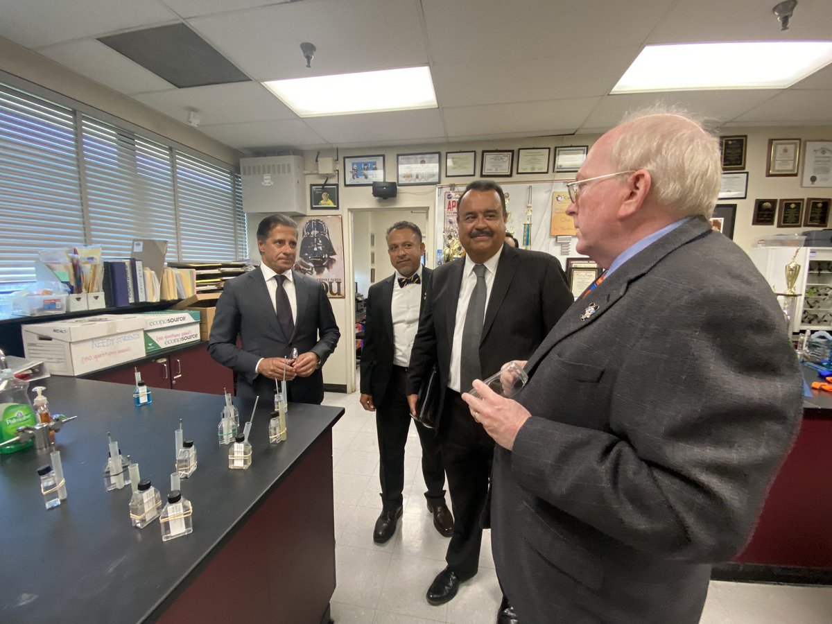 LASchoolsEast's tweet photo. .@LAUSDSup witnessed the phenomenal teaching and learning that takes place at #BravoMedicalMagnetHighSchool.
#PatientCareLinkedLearning
#CommittedToStudentSuccess
#Partnerships
#WeAreReadyForTheWorld https://t.co/zOv1eRw21P