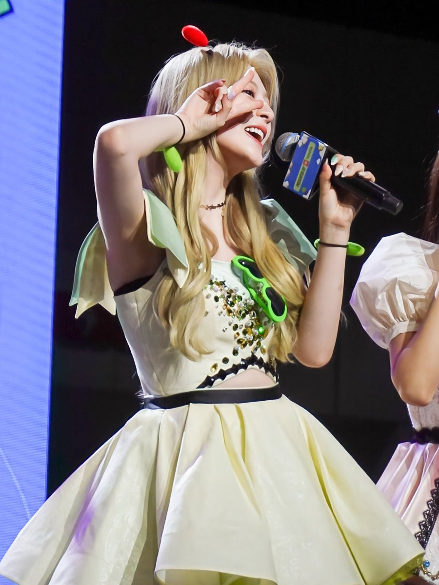 SEEUNSLOOK's tweet photo. princess seeun https://t.co/5H2e7H2nEK