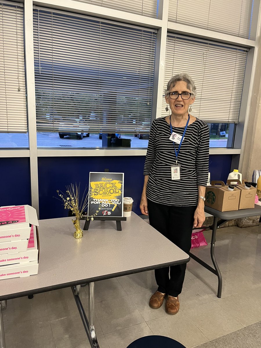 SuttonES_HISD's tweet image. Thank you @KidsHopeUSA Marci Pampe for your generosity and providing breakfast for our Teachers and Staff! 🙏 #suttonbears