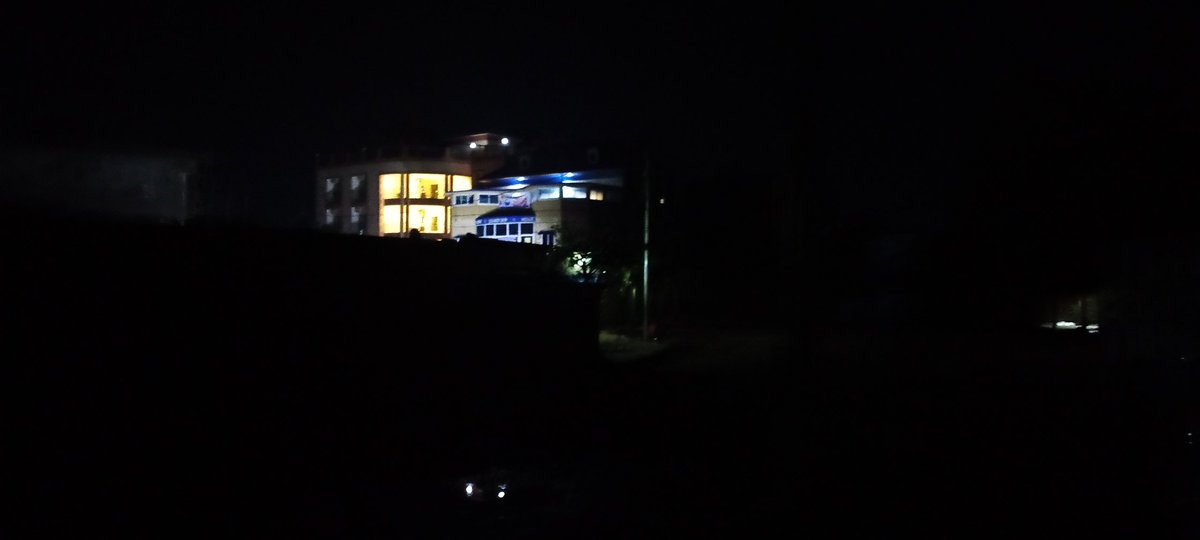 Nous sommes déjà à la Place du Balcon de l'Espoir 🇷🇴
Rejoignez nous chers amis, écrivons ensemble l'histoire de notre pays.