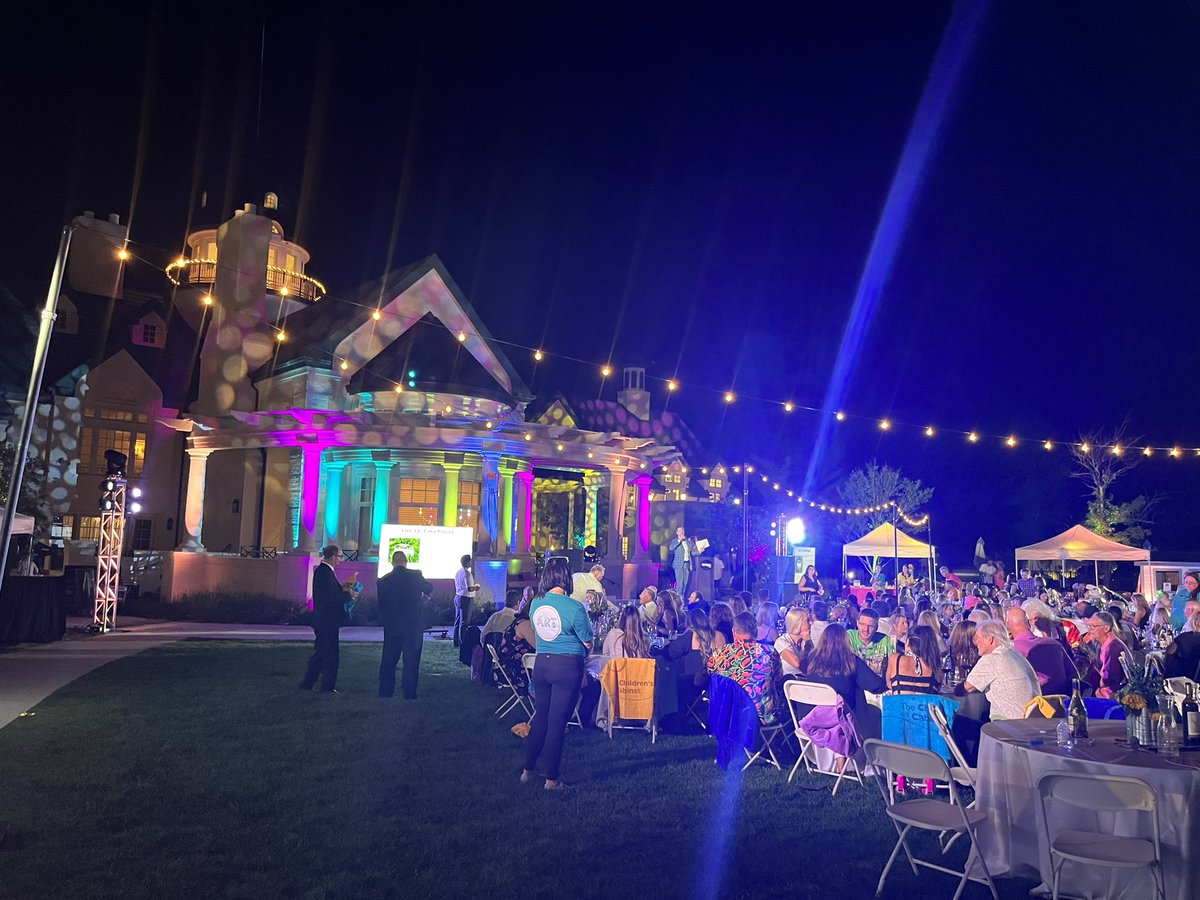 ChldrnsCabnt's tweet image. We call that a pop of color! #ArtOfChildhood2022 our event is nearing its end and we cannot thank you all enough for joining us, donating, and celebrating with us!