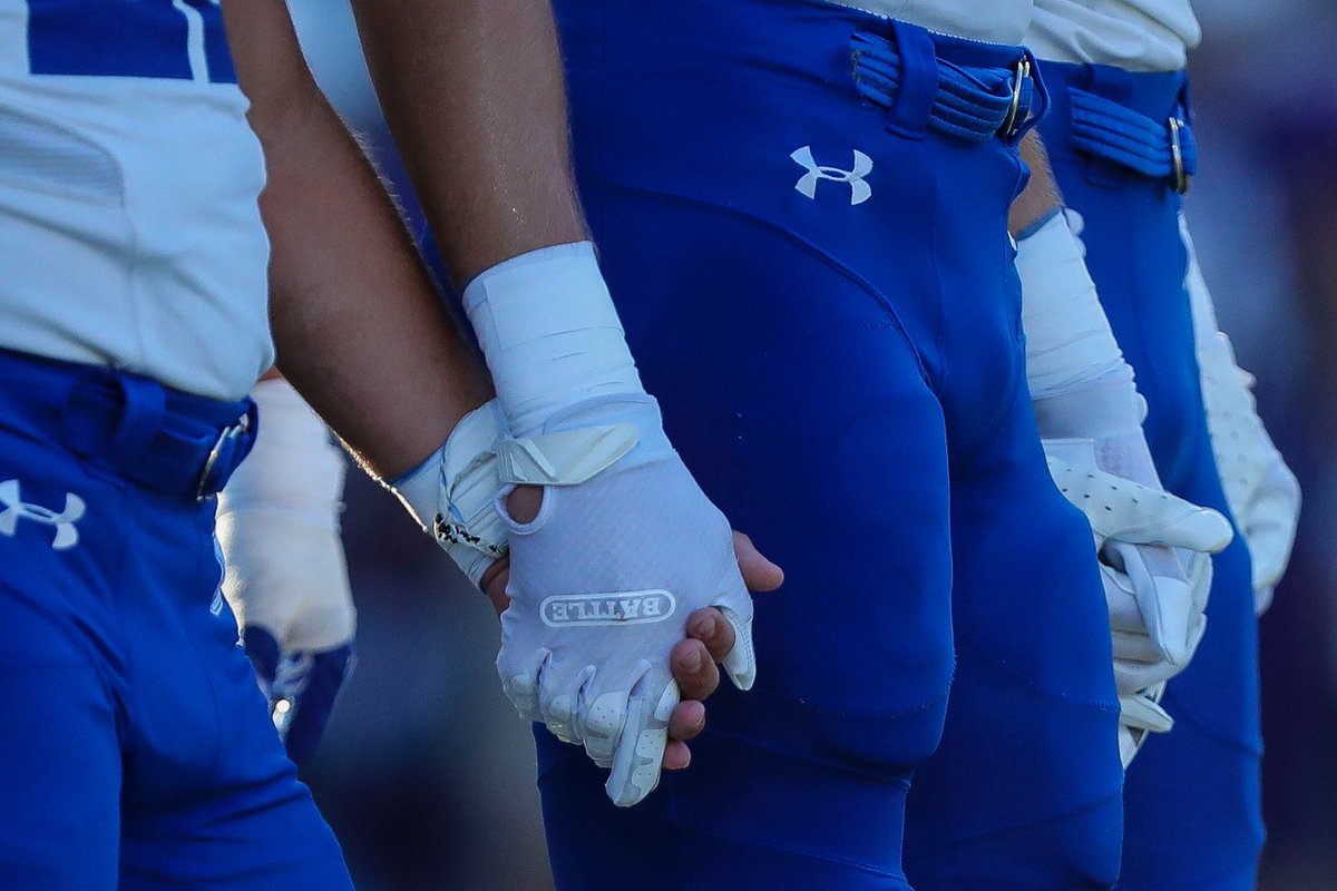 kstrats16's tweet image. Elder downs CovCath 42-21 during Friday Night Lights. 
📸’s for: @ENQSports 
#CovCath #CCH #Elder #highschoolfootball #football #FridayNightLights