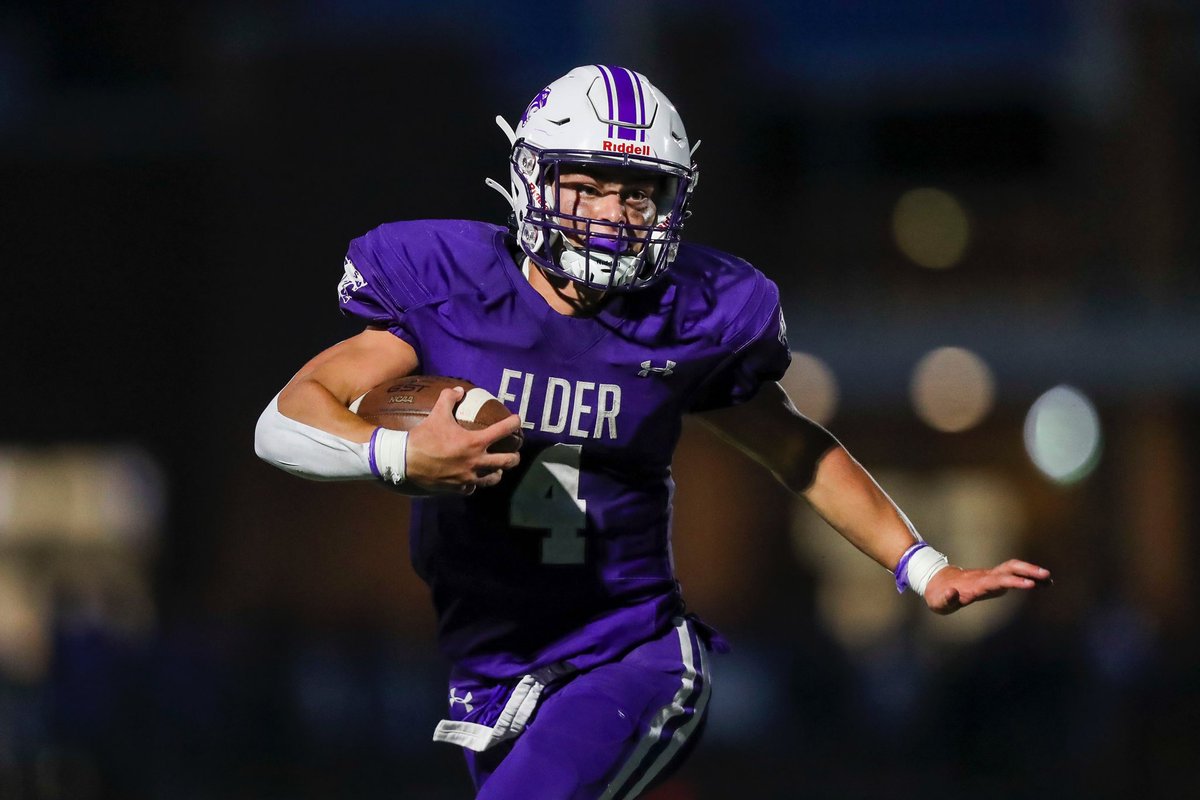 kstrats16's tweet image. Elder downs CovCath 42-21 during Friday Night Lights. 
📸’s for: @ENQSports 
#CovCath #CCH #Elder #highschoolfootball #football #FridayNightLights