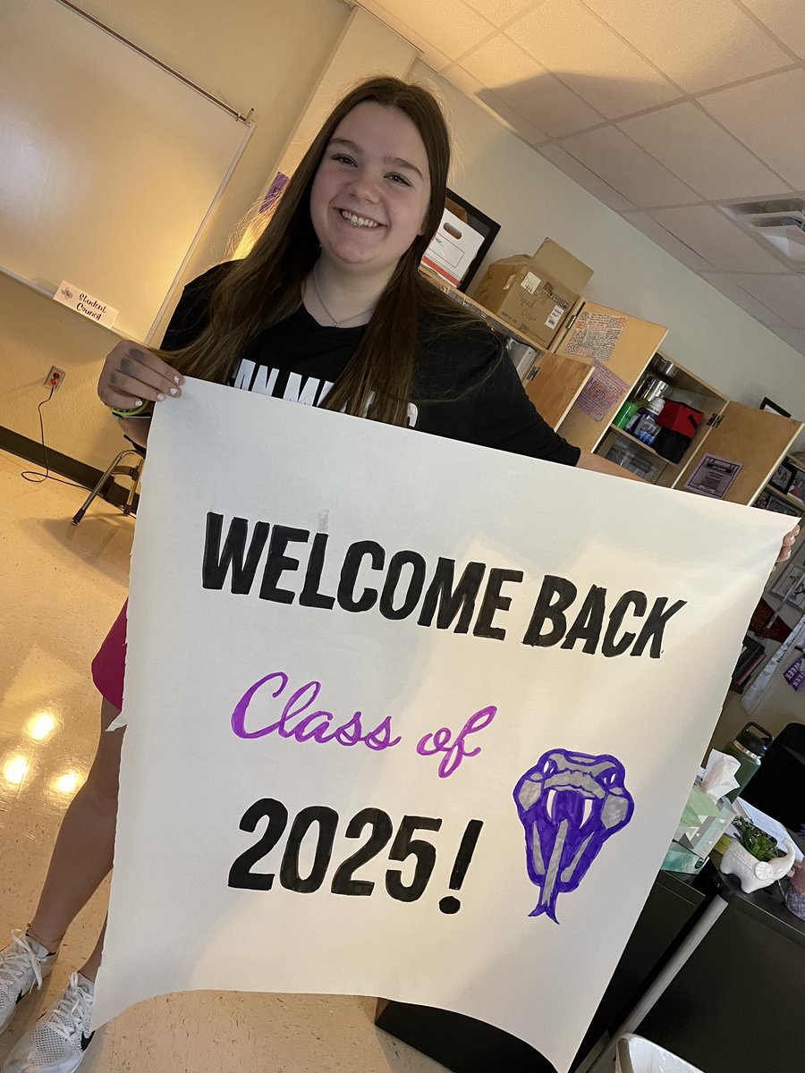 RattlerStuco's tweet photo. Student Council is back at it! Can't wait to see our fellow rattlers! #gd2br #SMHS #SMCISD #RattlerNation https://t.co/1ZLd4XFZrQ