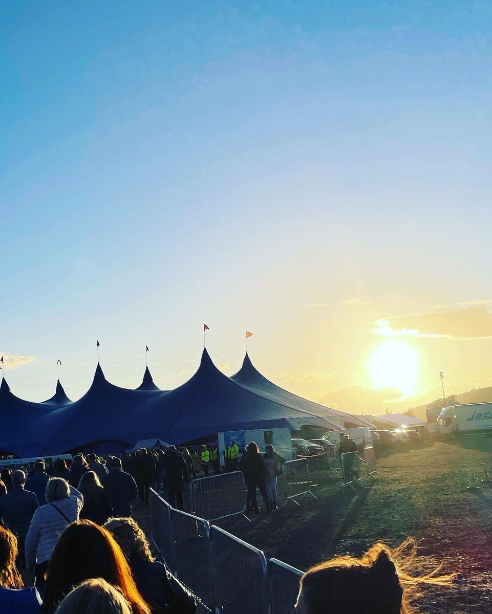 harpne's tweet photo. @texastheband @LCCLiveEvents Brilliant ! 😍 https://t.co/NXLI5lH7Vy