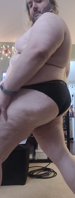 On Chaturbate now! https://t.co/ryNbBKKMQM https://t.co/T3nFY1GuED