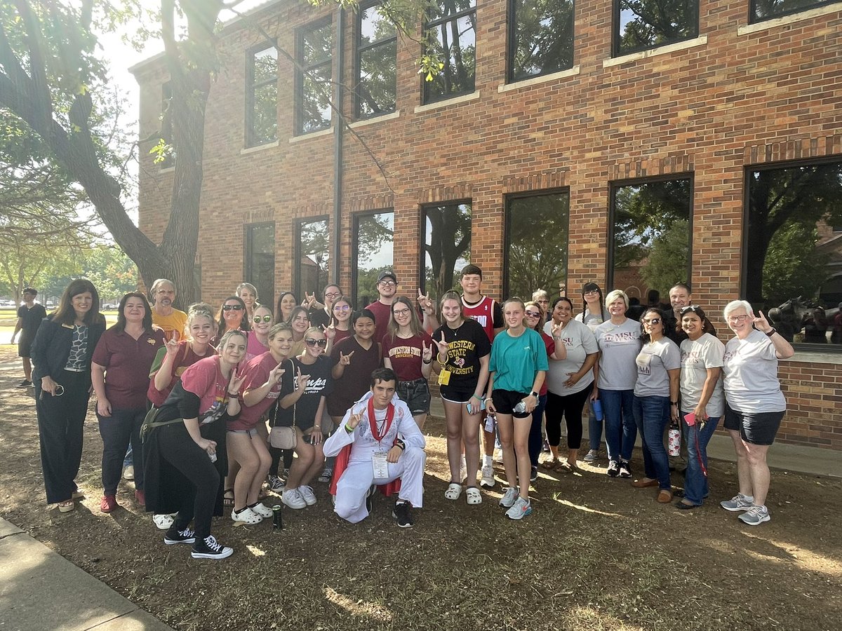 dlc0082's tweet photo. Today was the best day! We even had our own Elvis! Ready for Monday! @msuwestcollege https://t.co/XIMRMQwrBS